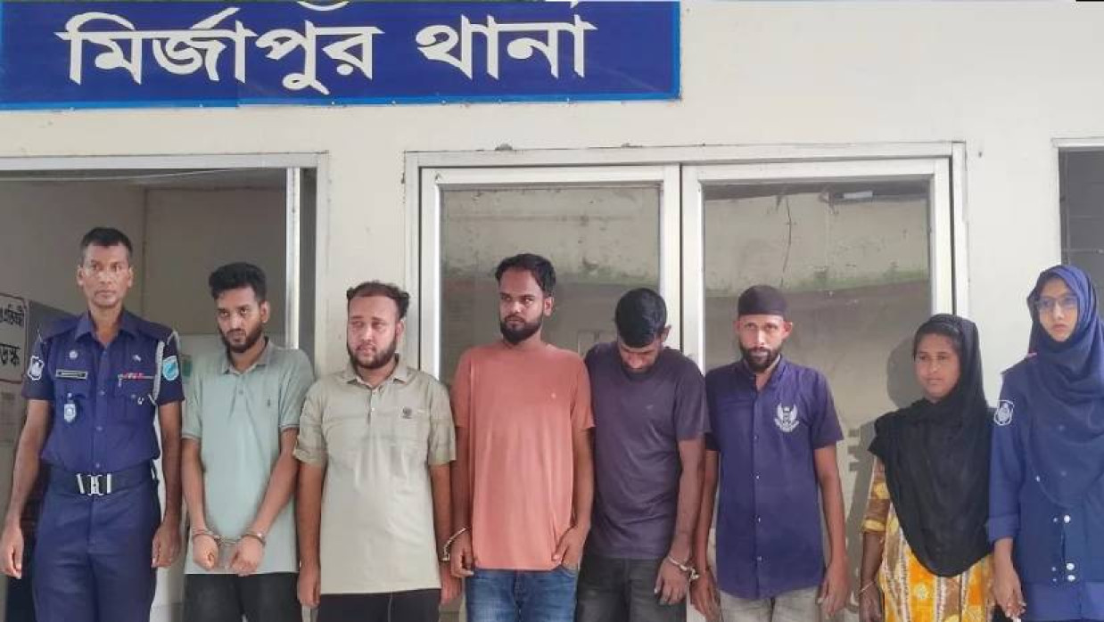 স্বামীকে অপহরণ করে ৪ লাখ টাকা মুক্তিপণ দাবি, স্ত্রীসহ গ্রেপ্তার ৬